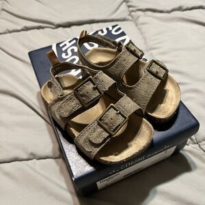 OshKosh B'gosh  Bruno Sandals Tan Toddler Size 6 with Box